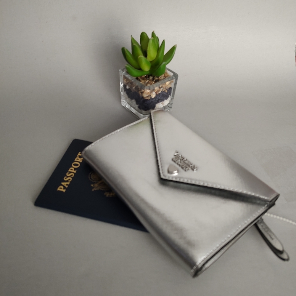 Victoria's Secret Metallic silver 3 Card Holder Pouch Envelope Wallet … - Picture 8 of 9